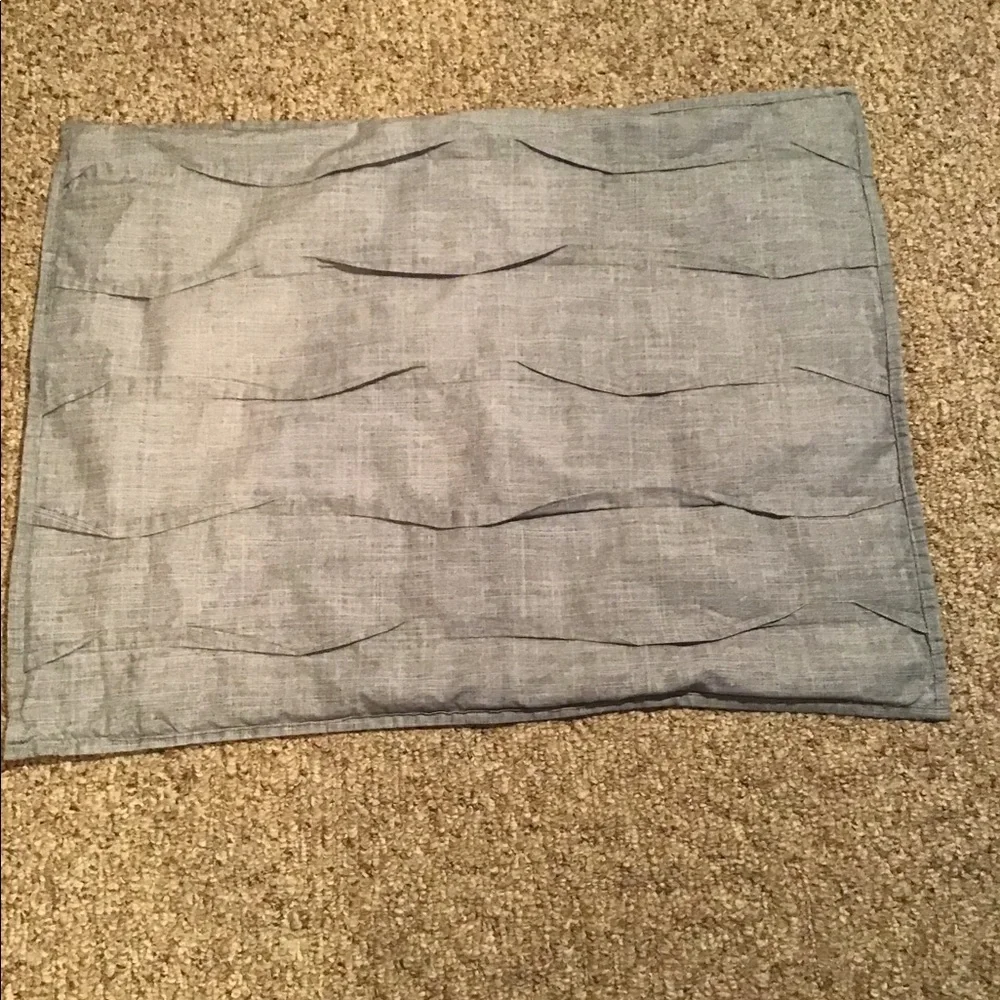 Full- queen bed comforter with two standard size pillow shams